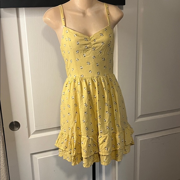 Hollister Dresses & Skirts - Hollister Yellow Floral Dress Sz XS